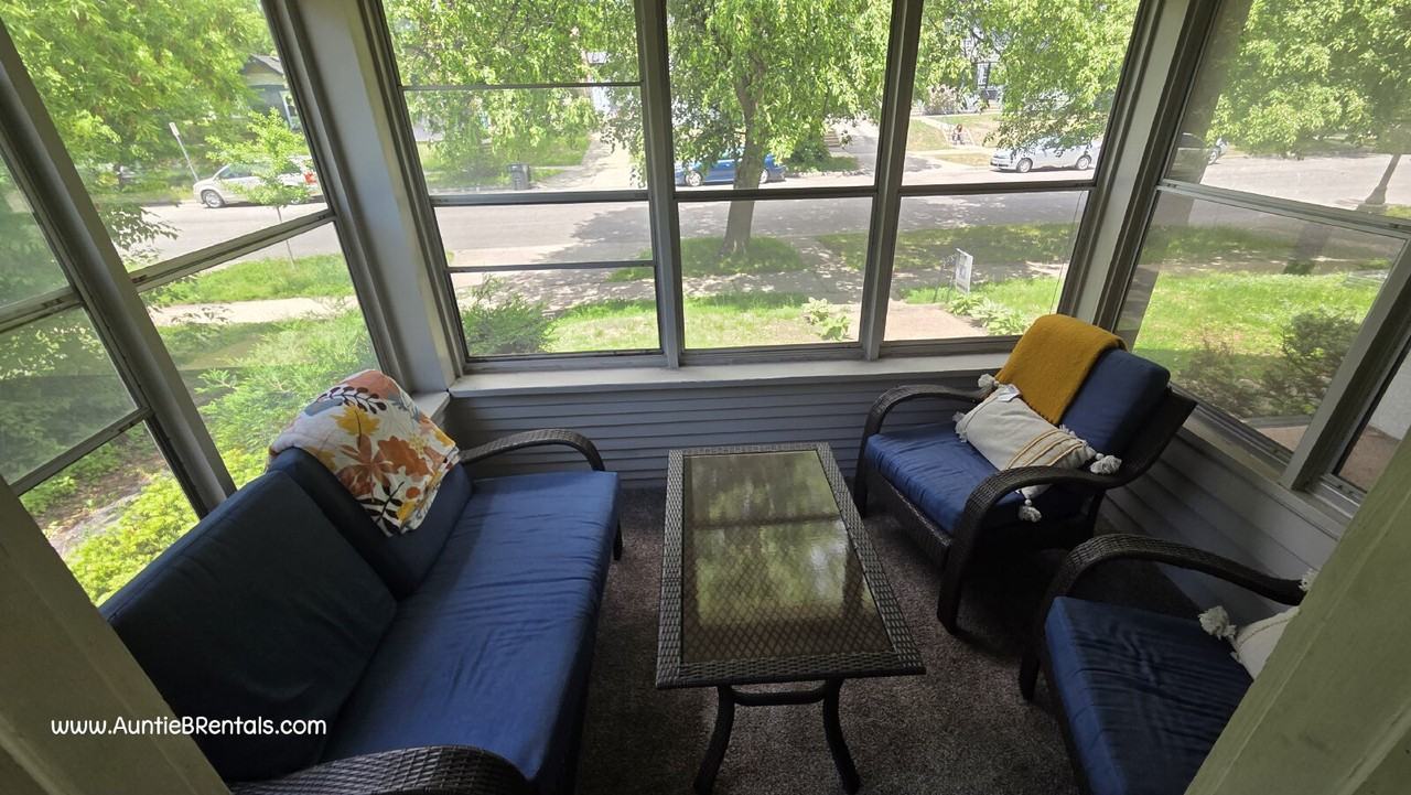 1606 Hewitt Ave - Photo 4 of 25