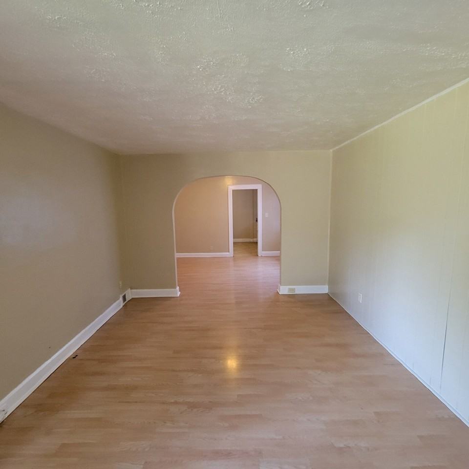 740 N Drexel Ave - Photo 2 of 8