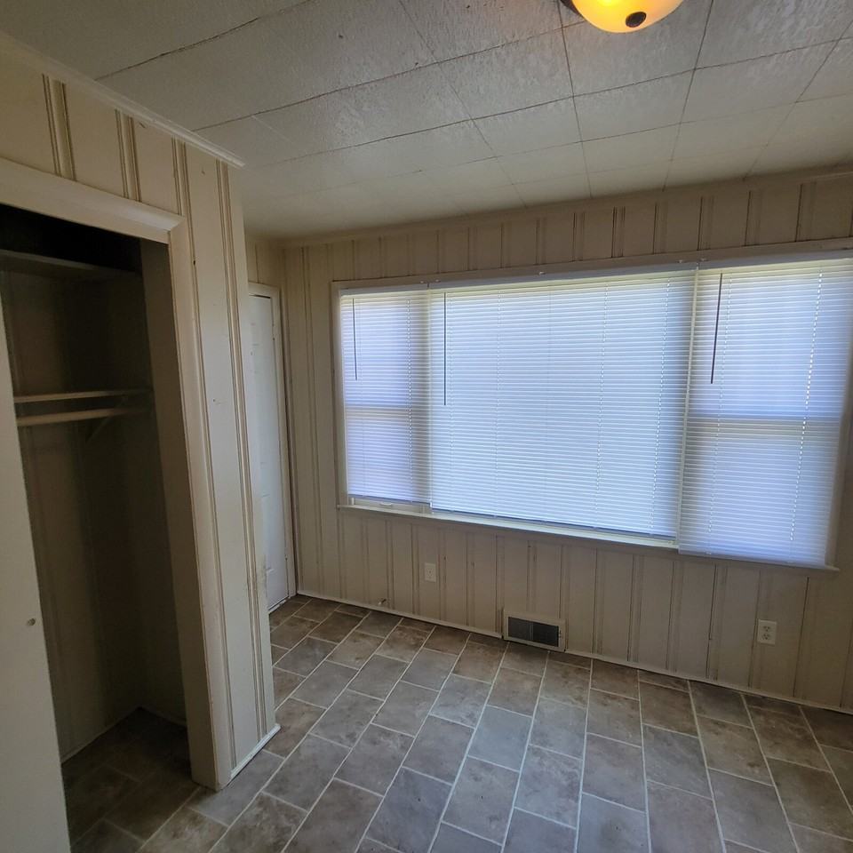 740 N Drexel Ave - Photo 3 of 8