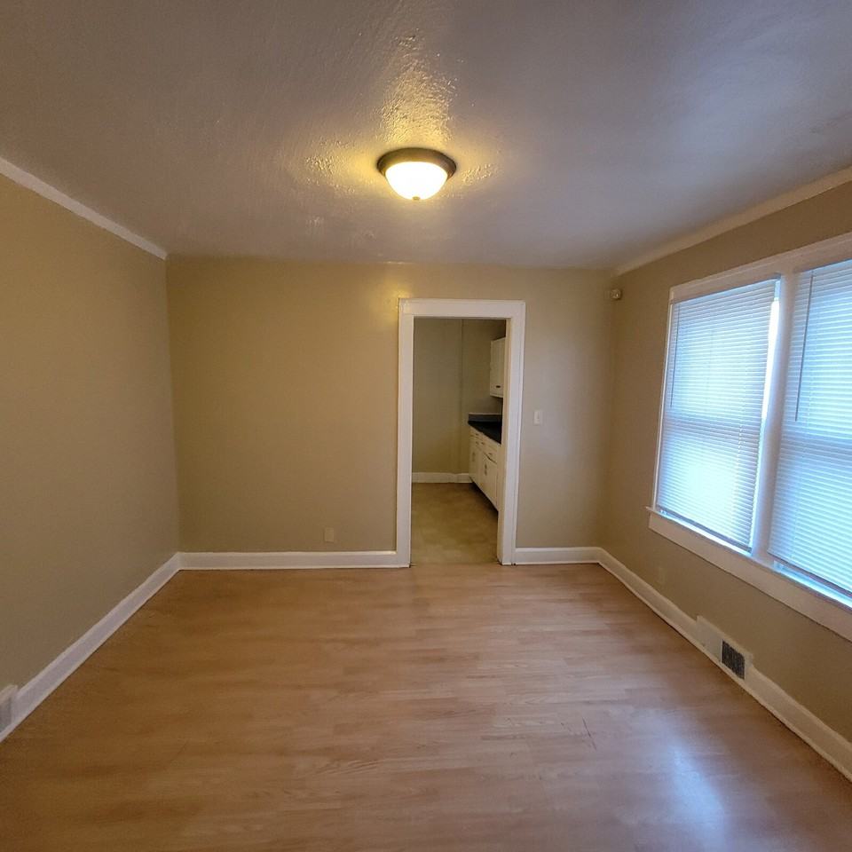 740 N Drexel Ave - Photo 6 of 8