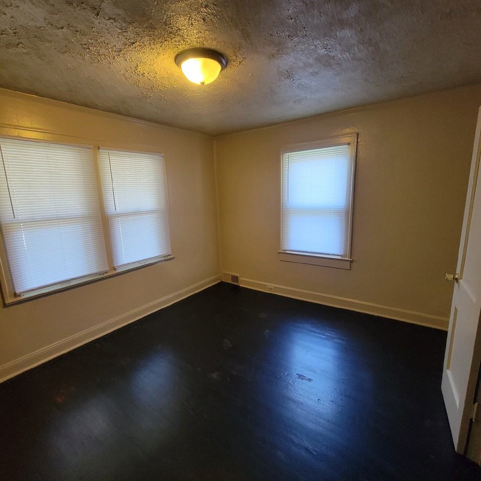 740 N Drexel Ave - Photo 7 of 8