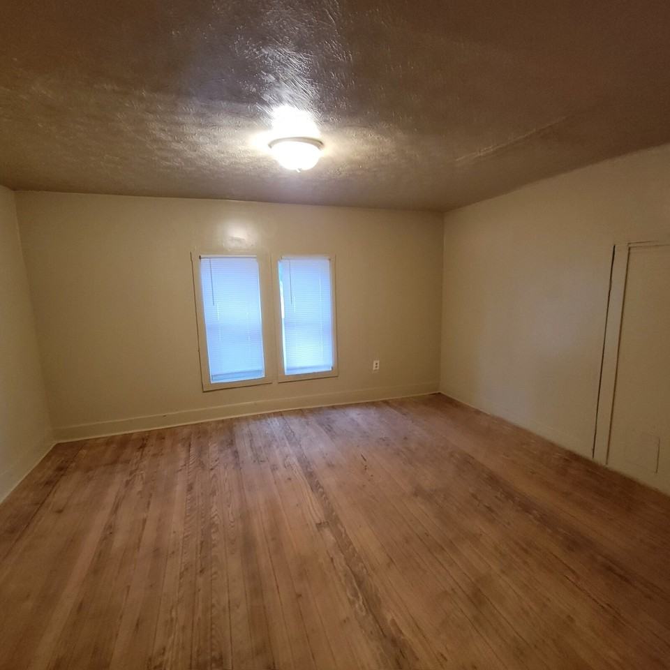 1218 Saint Peter St - Photo 5 of 10