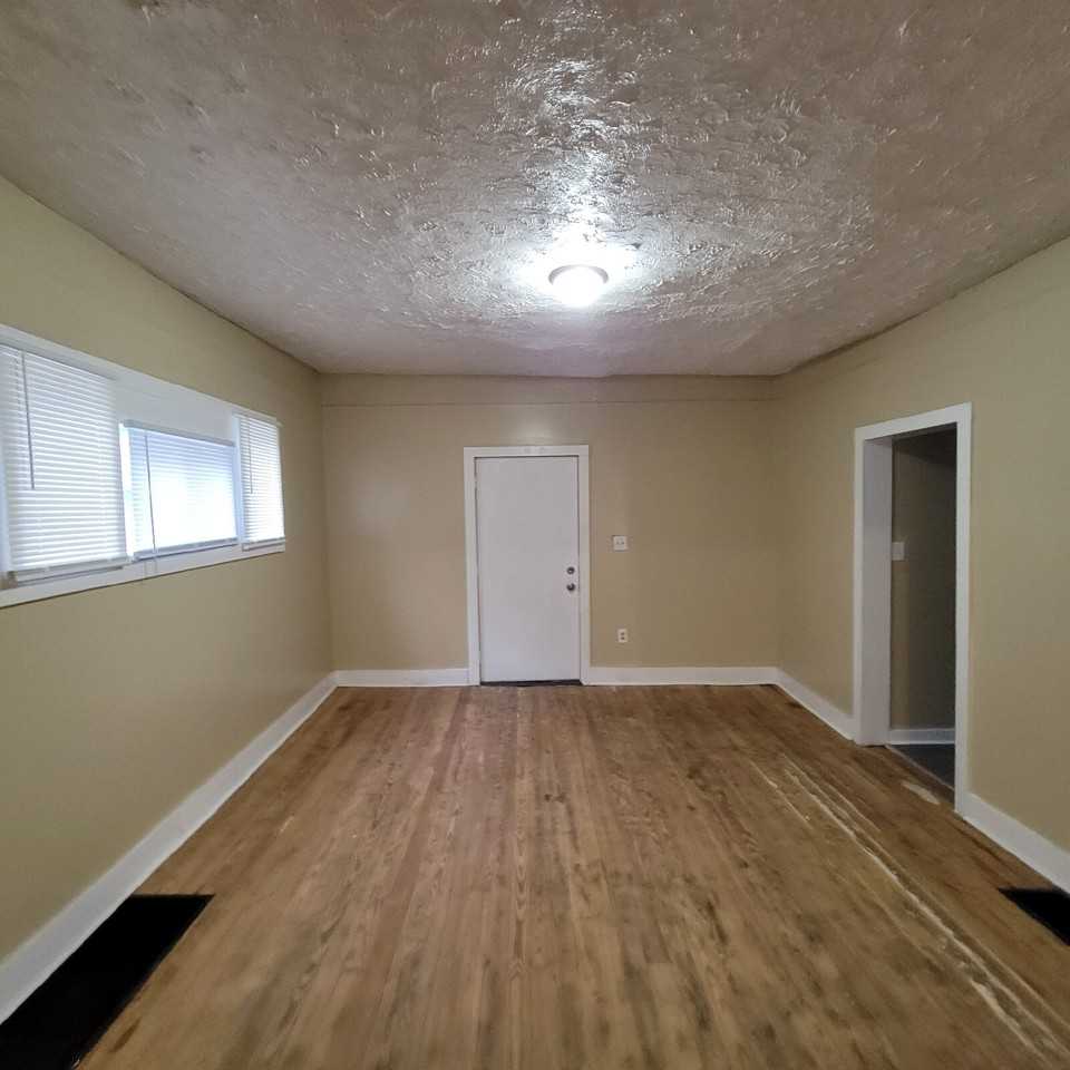 1218 Saint Peter St - Photo 6 of 10