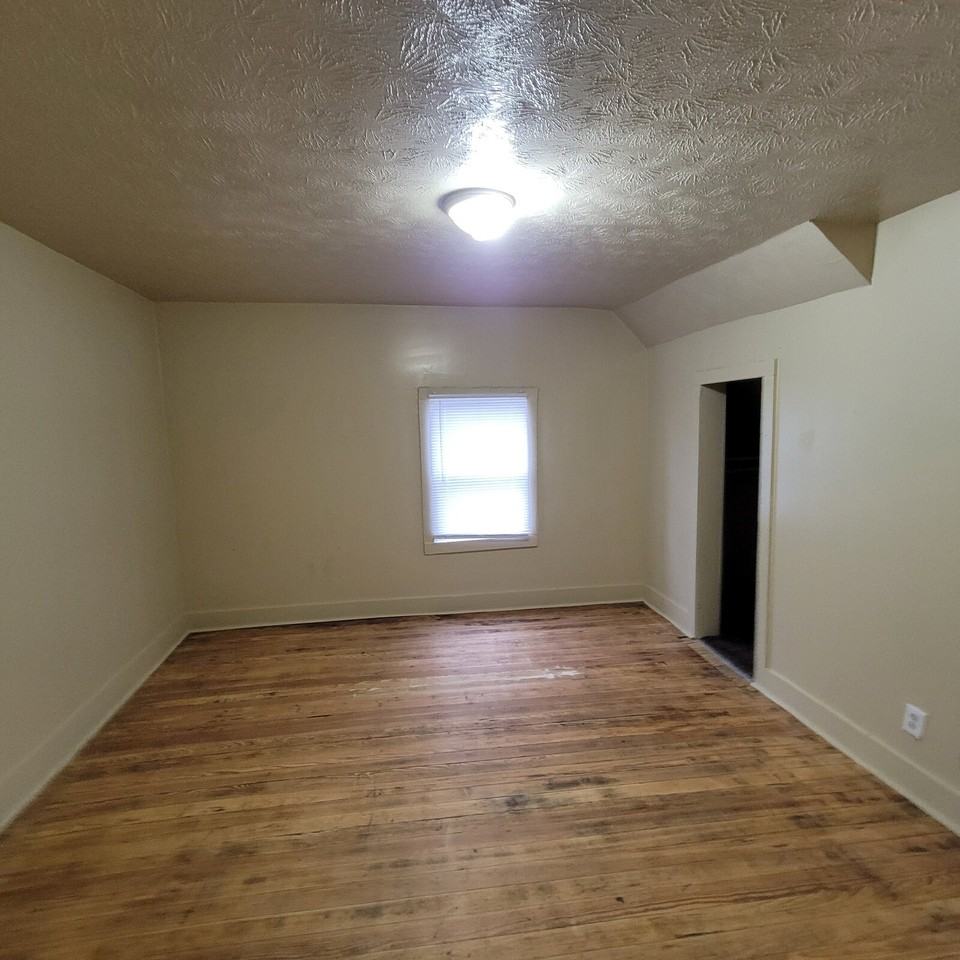 1218 Saint Peter St - Photo 7 of 10