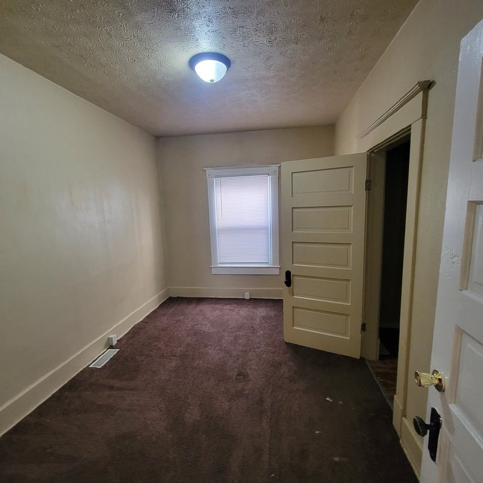1822 W Minnesota St - Photo 2 of 9
