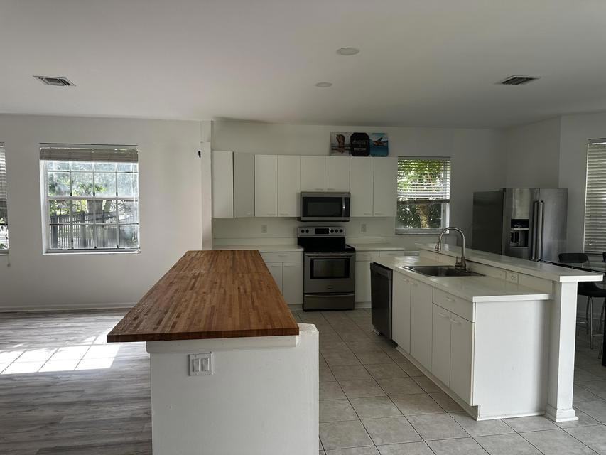 9754 Scribner Ln - Photo 3 of 7
