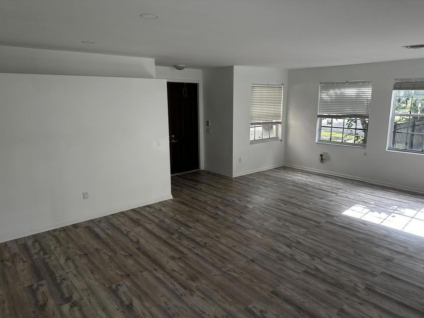 9754 Scribner Ln - Photo 4 of 7