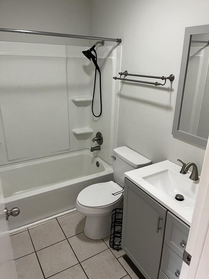 125 Atwood Dr #4 - Photo 2 of 6