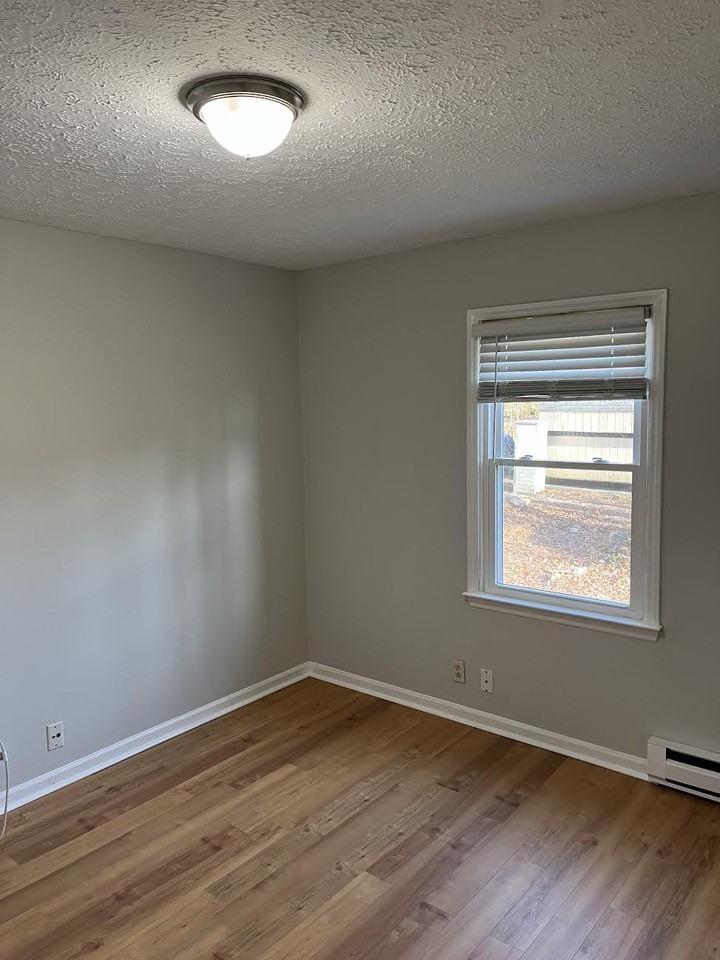 125 Atwood Dr #4 - Photo 3 of 6