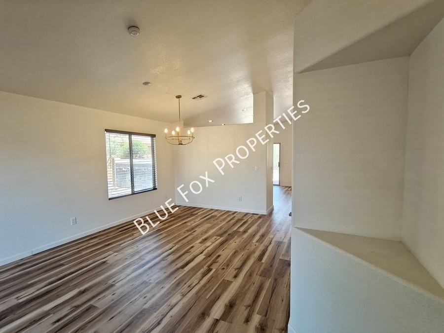 600 E River Walk Dr - Photo 3 of 32