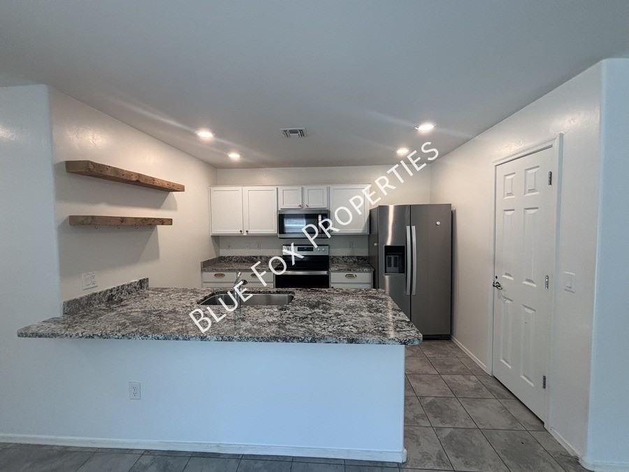 98 E Manor View Rd - Photo 2 of 21