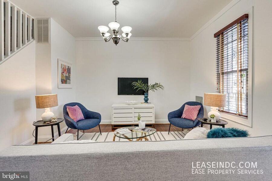 709 16th St Ne - Photo 4 of 33