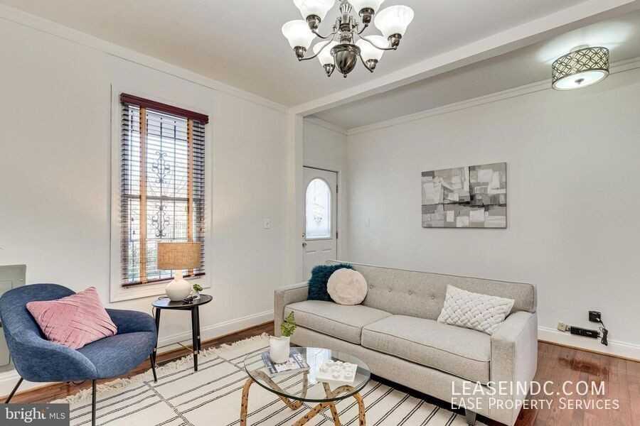 709 16th St Ne - Photo 5 of 33