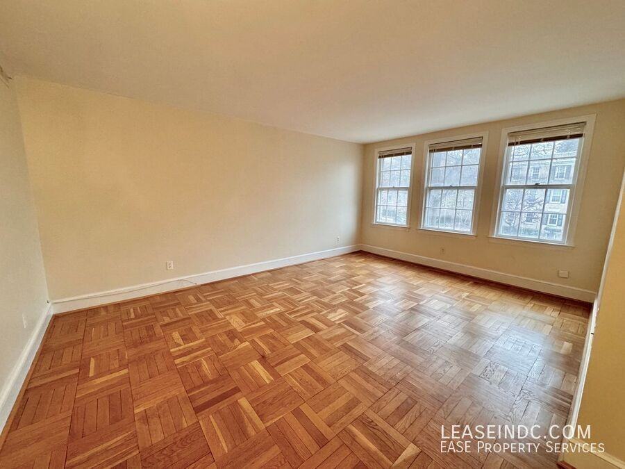 2721 Ordway St Nw #4 - Photo 4 of 15