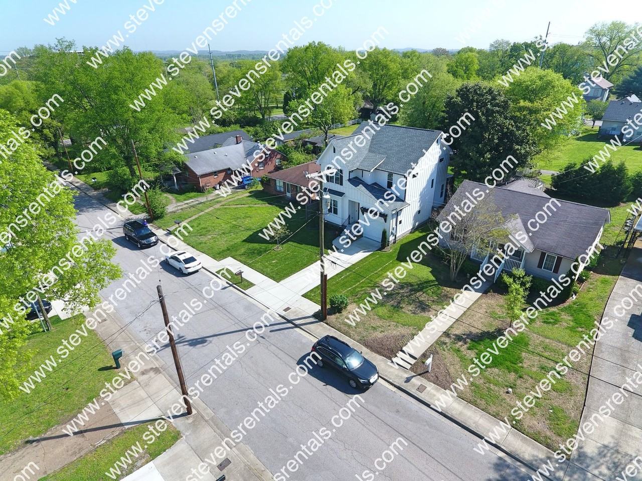 928 30th Ave N #B - Photo 4 of 12