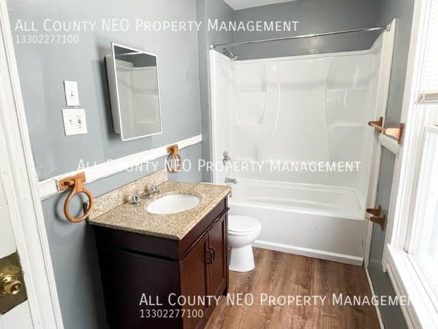 2044 W 44th St - Photo 7 of 9