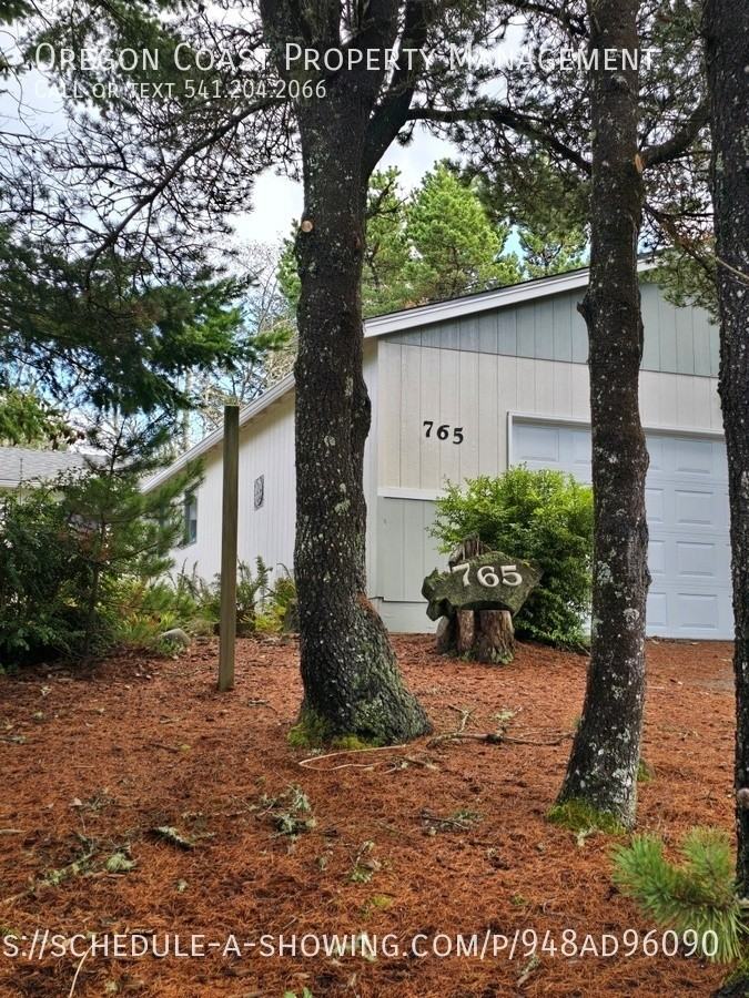 765 Se Bird Ave - Photo 2 of 38