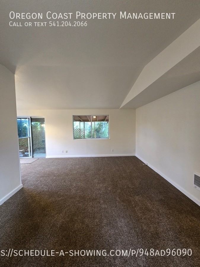 765 Se Bird Ave - Photo 5 of 38