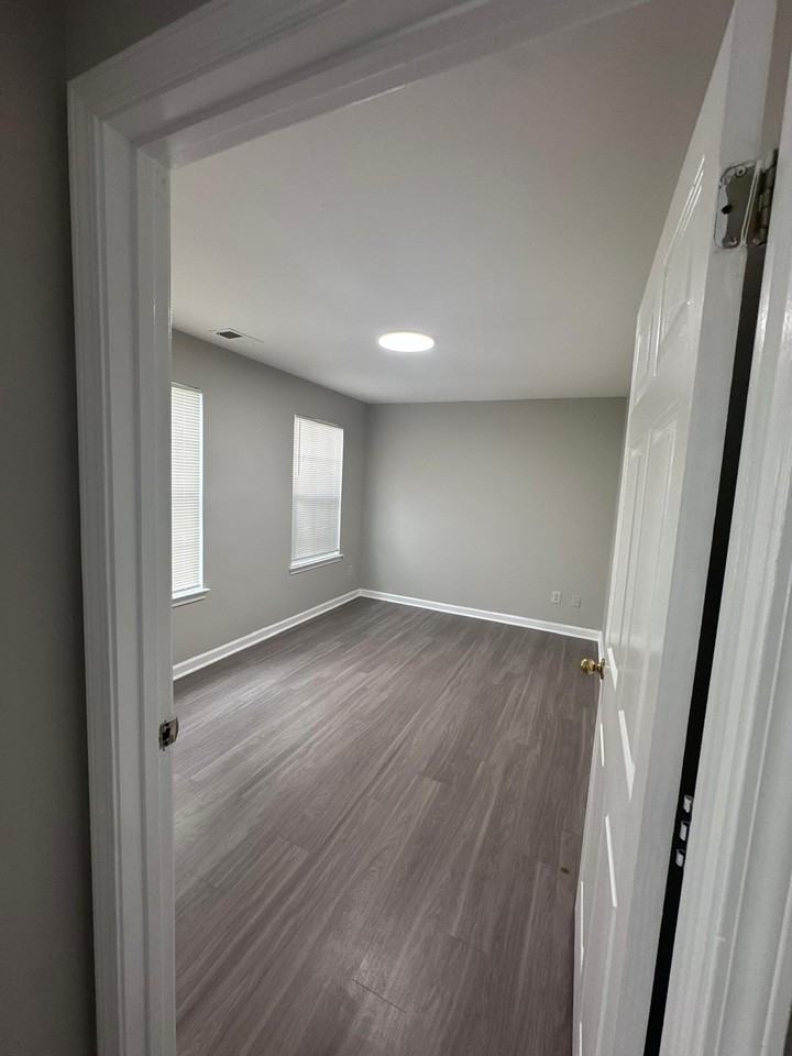 Stonehaven Cir #402 - Photo 3 of 18