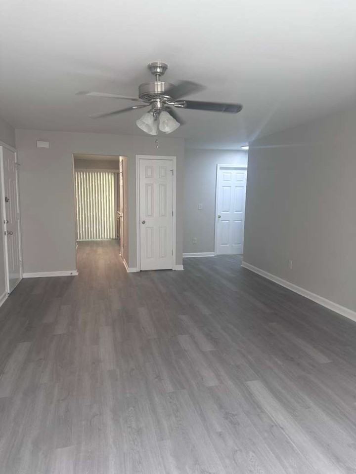 Stonehaven Cir #400 - Photo 2 of 13
