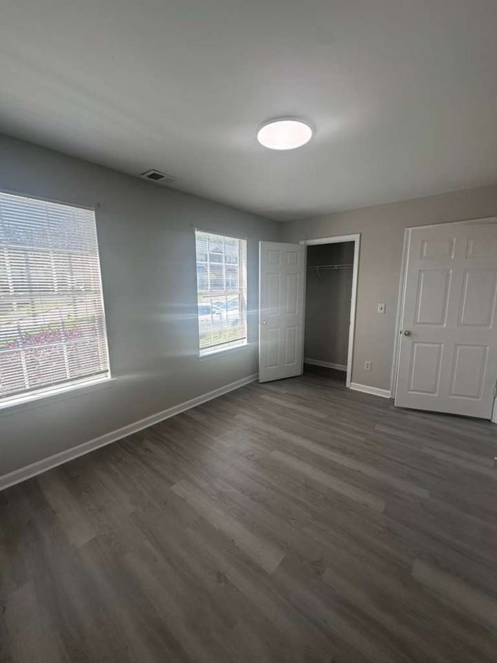 Stonehaven Cir #400 - Photo 3 of 13