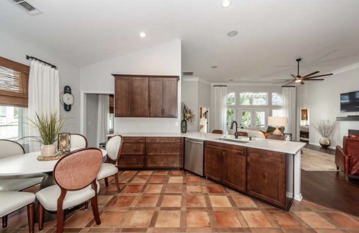 136 Oakbluff Rd #NA - Photo 4 of 20