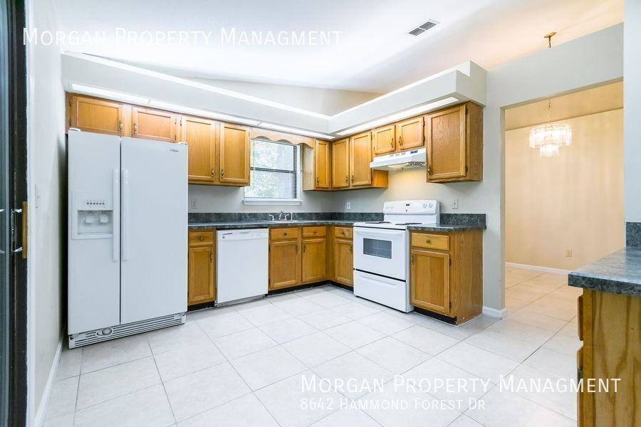 8642 Hammond Forest Dr - Photo 4 of 20