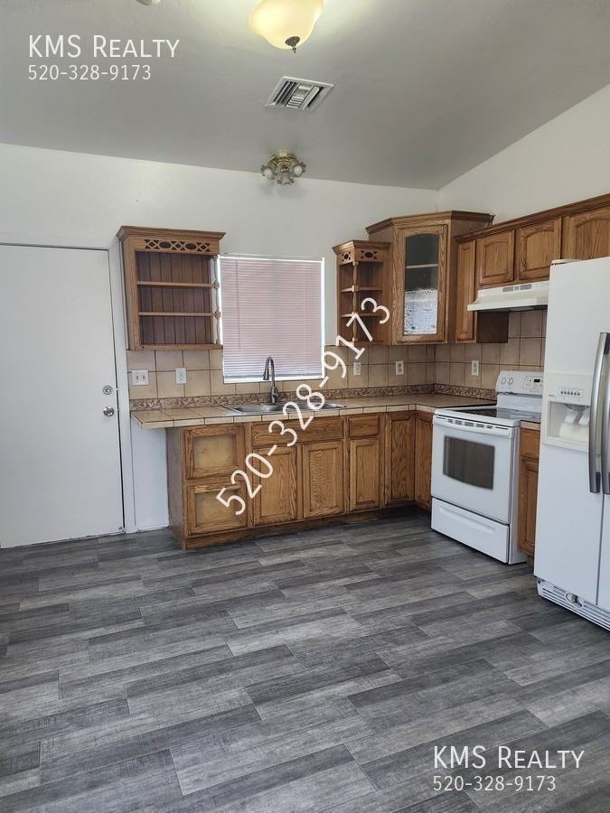 1616 N Mohave Ave #1 - Photo 3 of 15