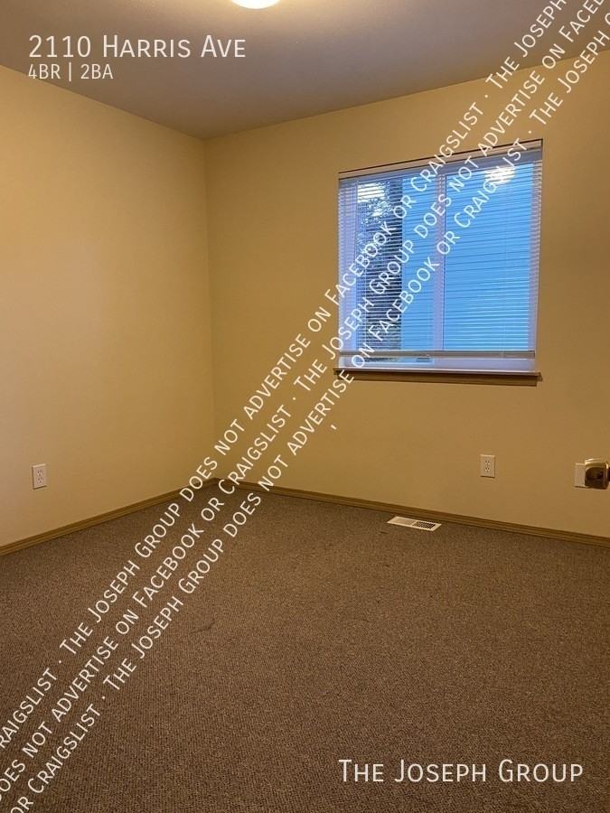 2110 Harris Ave - Photo 4 of 23