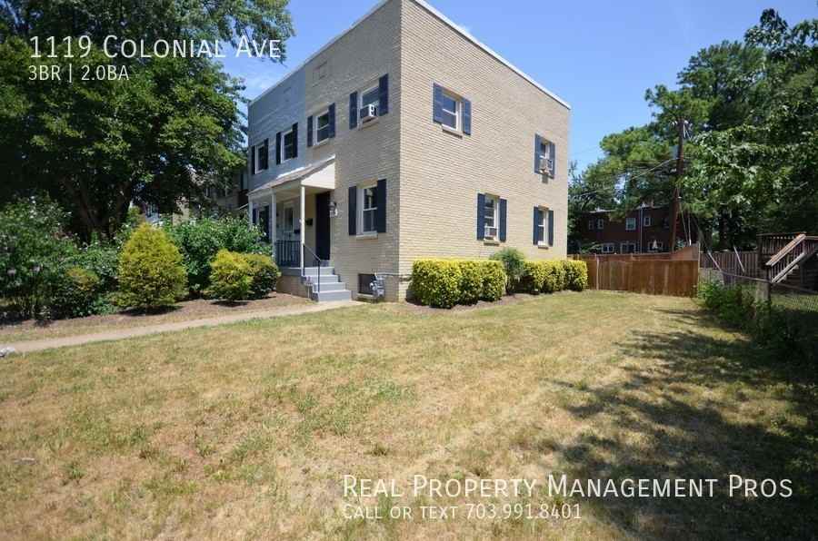 1119 Colonial Ave - Photo 2 of 26