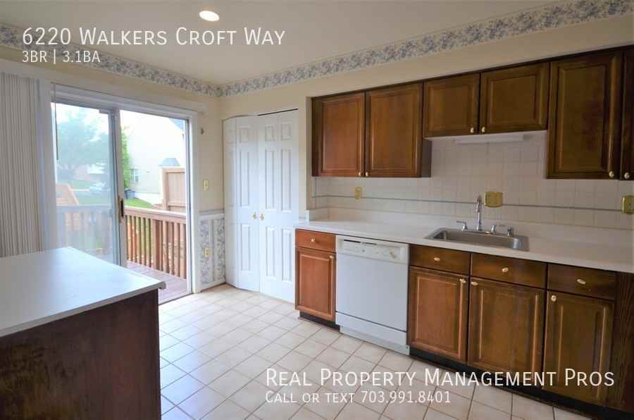 6220 Walkers Croft Way - Photo 5 of 23