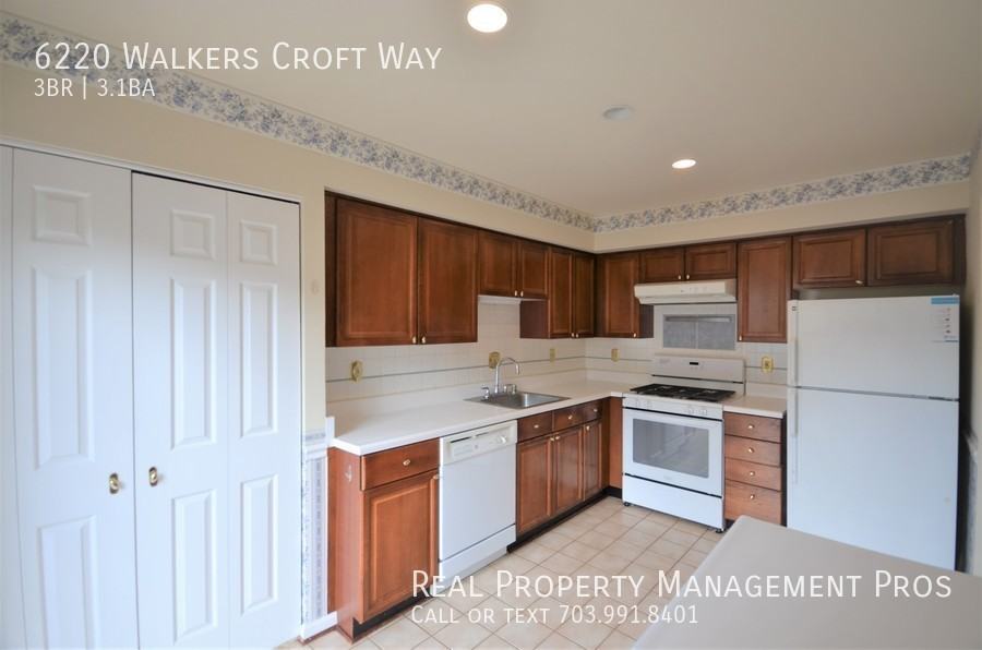 6220 Walkers Croft Way - Photo 6 of 23