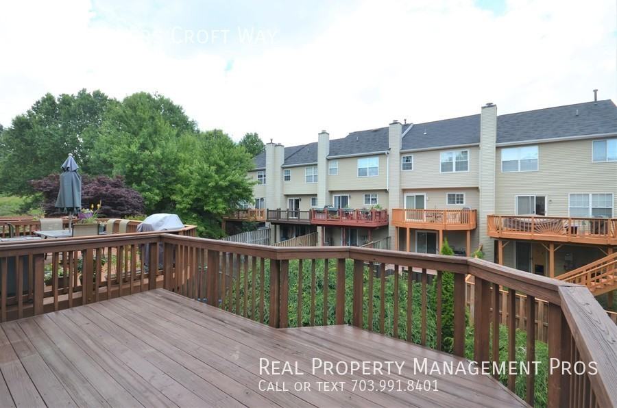 6220 Walkers Croft Way - Photo 7 of 23