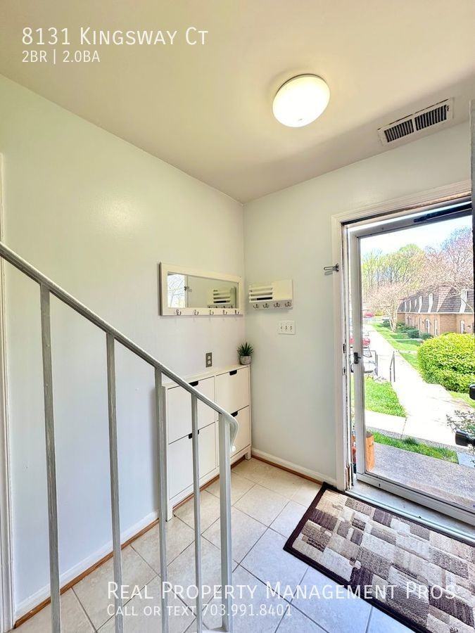 8131 Kingsway Ct - Photo 3 of 28