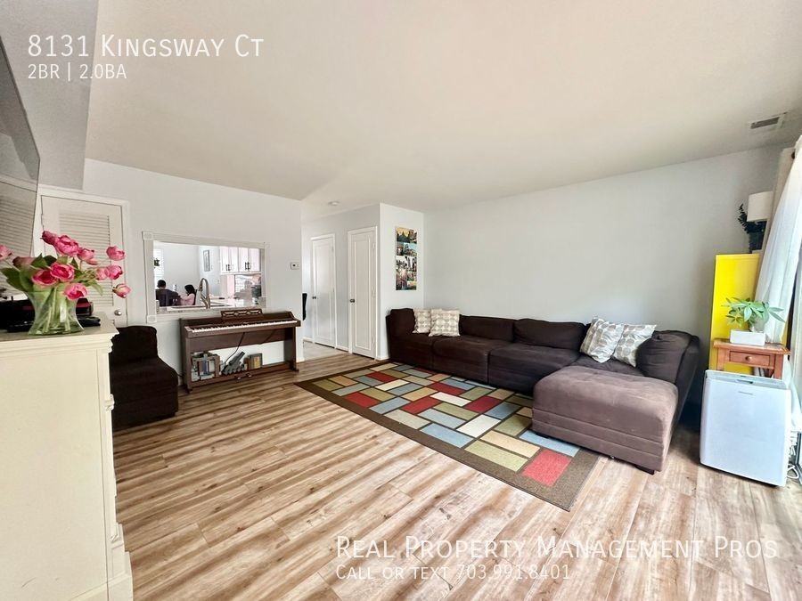 8131 Kingsway Ct - Photo 5 of 28