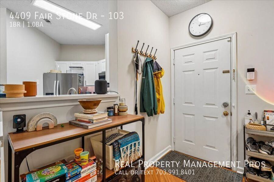4409 Fair Stone Dr #103 - Photo 4 of 36