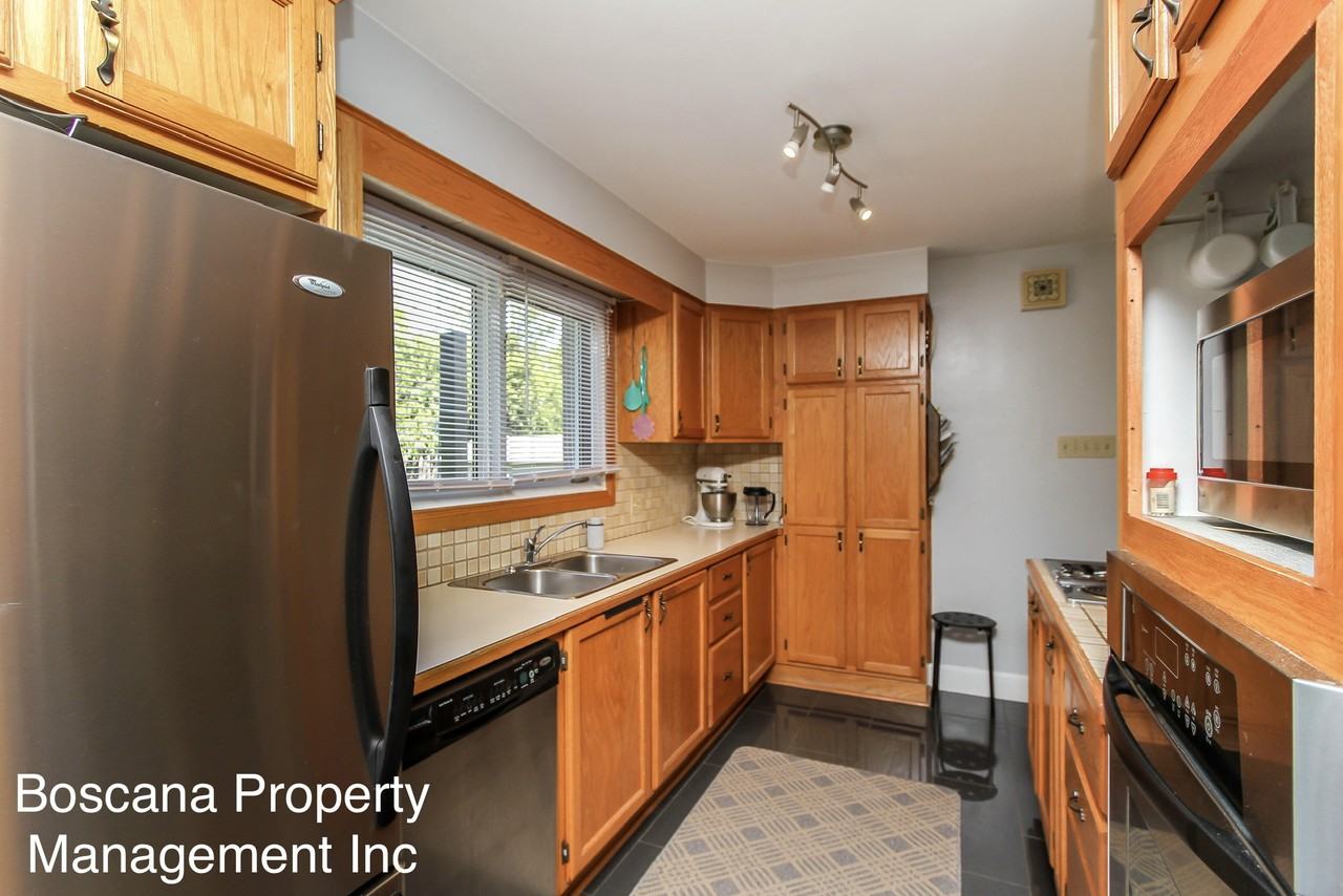 39 Sycamore Dr - Photo 7 of 22