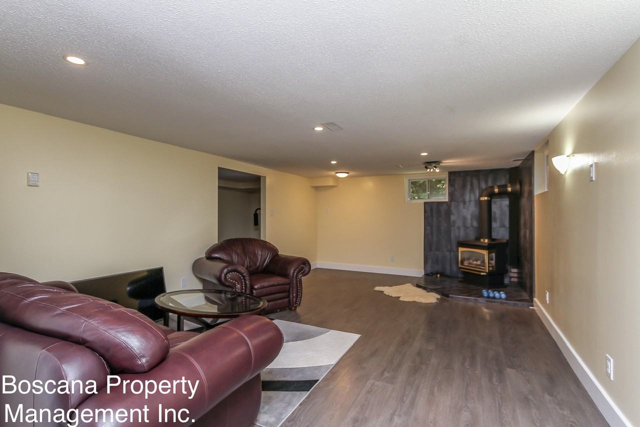 39 Sycamore Dr - Photo 2 of 22