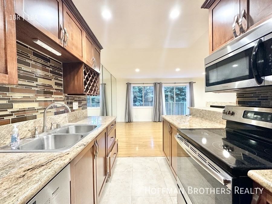 1515 S Beverly Dr #305 - Photo 3 of 13