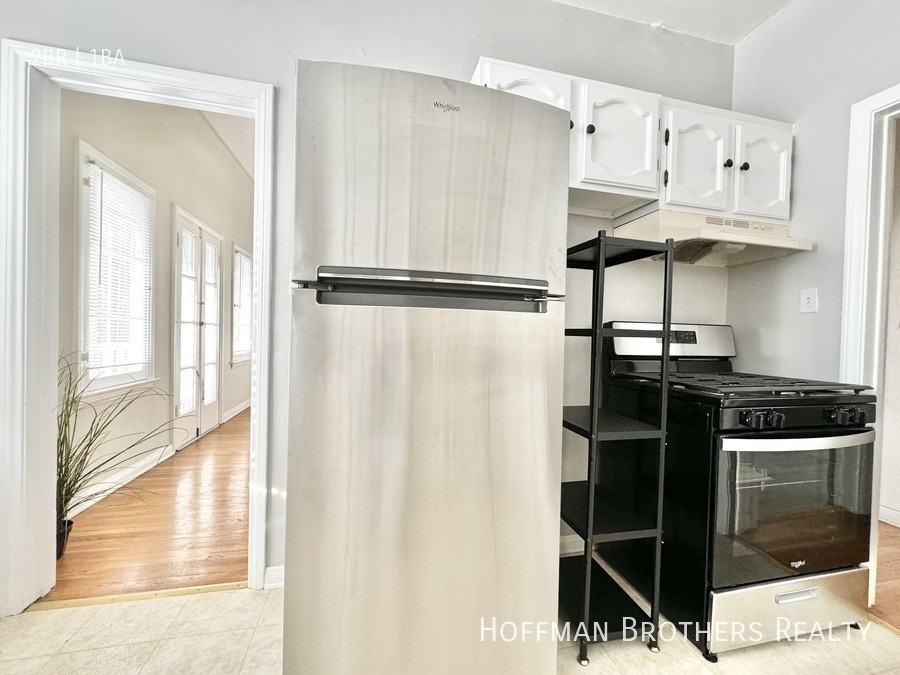 400 N Genesee Ave #6 - Photo 4 of 9