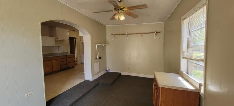 129 Missouri St - Photo 2 of 21