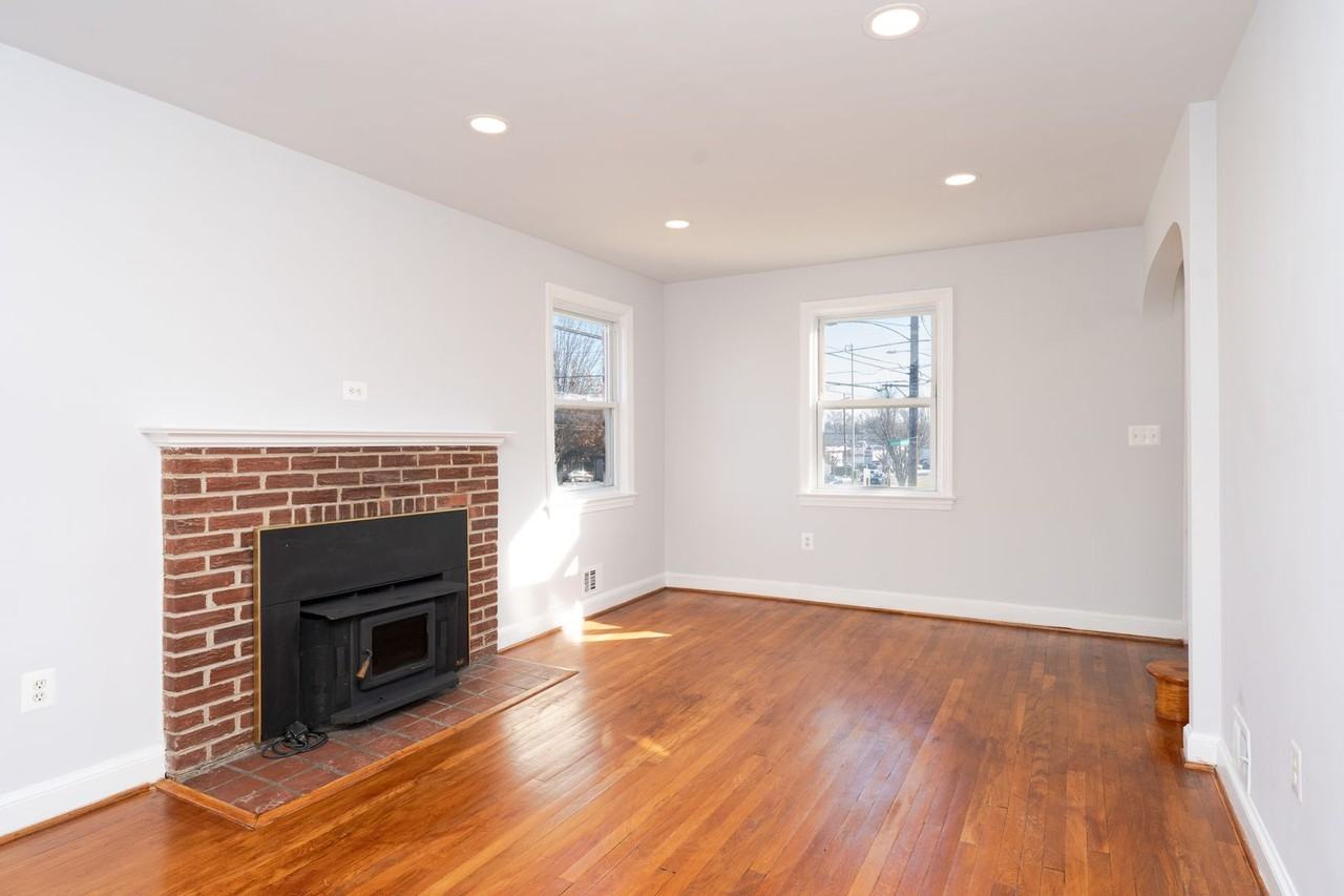 10026 Lorain Ave - Photo 4 of 47