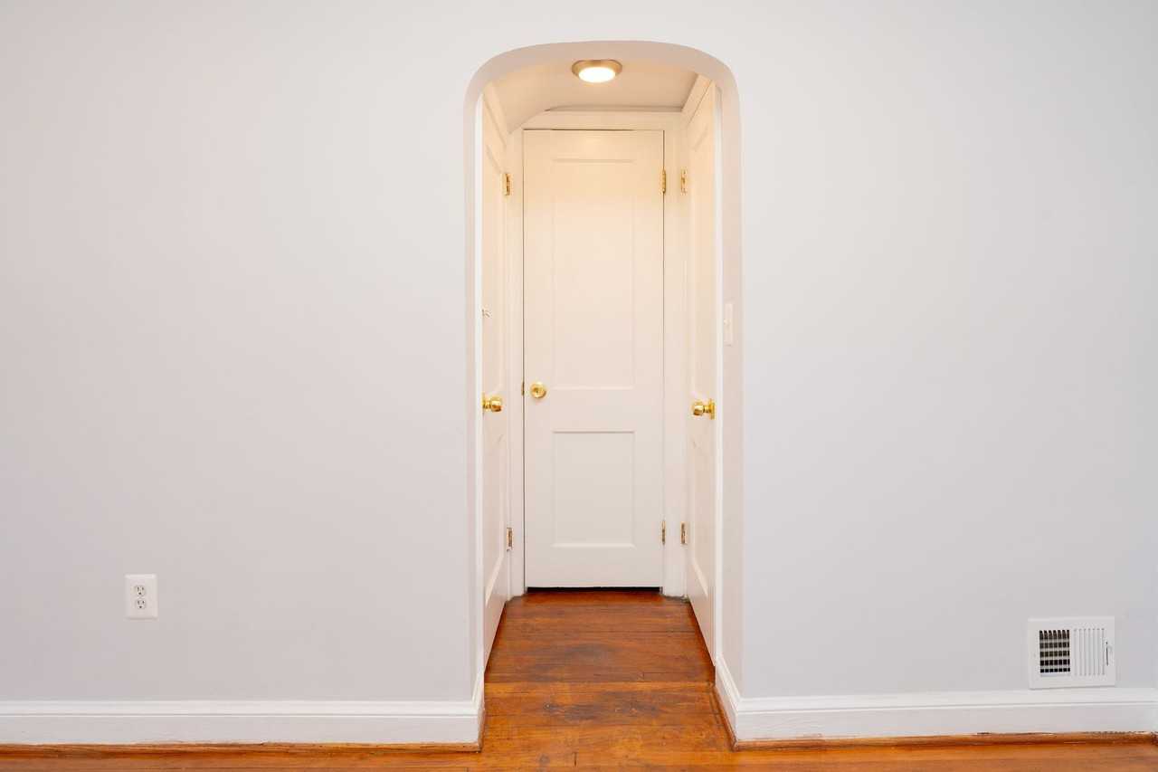 10026 Lorain Ave - Photo 5 of 47