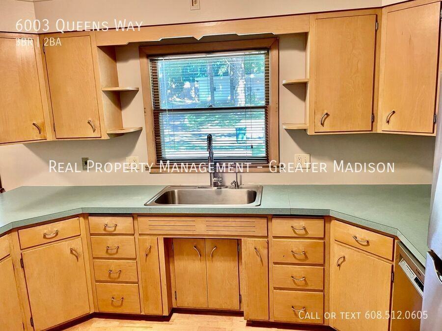 6003 Queens Way - Photo 2 of 16