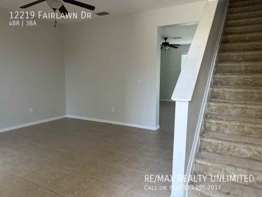 12219 Fairlawn Dr - Photo 3 of 32
