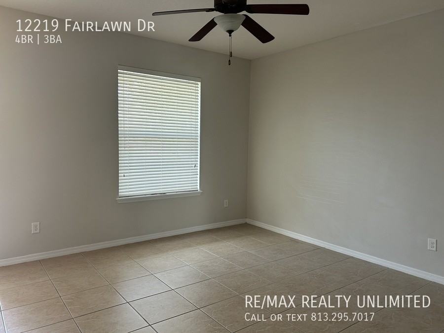 12219 Fairlawn Dr - Photo 4 of 32