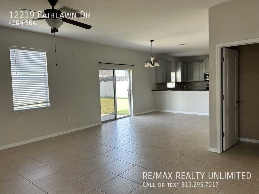 12219 Fairlawn Dr - Photo 6 of 32