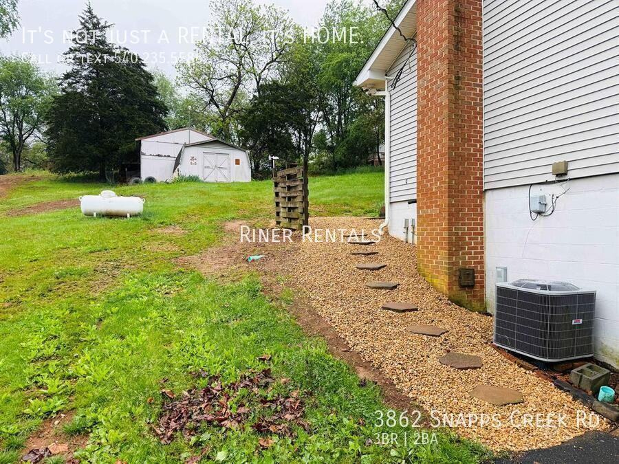 3862 Snapps Creek Rd - Photo 5 of 15