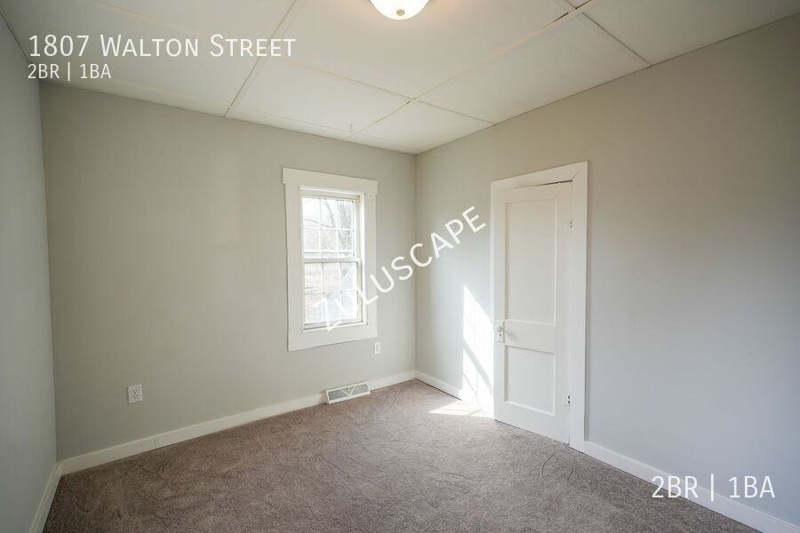 1807 Walton St - Photo 4 of 19