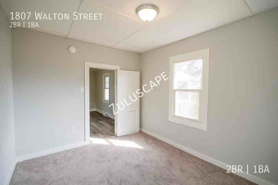 1807 Walton St - Photo 5 of 19